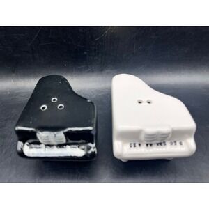 Vtg MSR Imports 1988 Grand Piano Salt Pepper Shakers Black White Ceramic 1.5"x2"